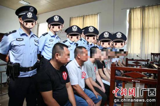 图为庭审现场。法院供图 图为庭审现场。法院供图
