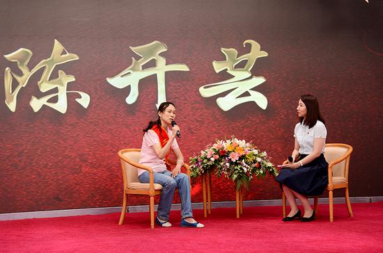 电影《良心》中白云的原型陈开芸讲述资助小红莲的故事。