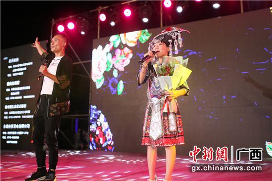 陆正信、何朵朵演唱《呗侬多如星》