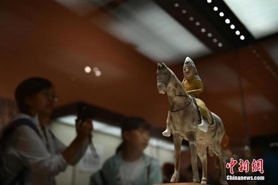 “万里同风——新疆文物精品展”亮相国博