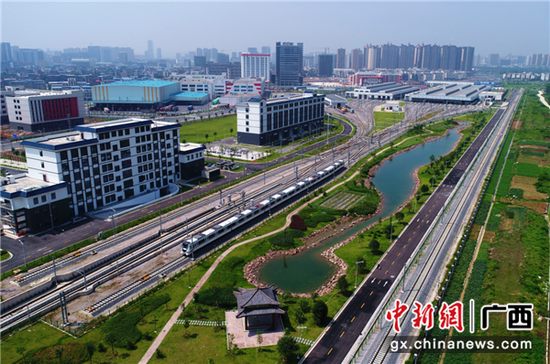 图为中铁二十五局承建南宁轨道交通3号线海绵车辆段航拍。