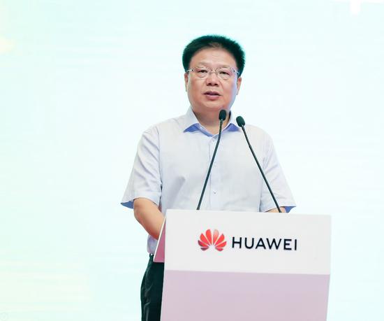 图为浙江省经济和信息化厅总工程师厉敏发表致辞 华为供图