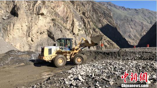 新疆独库公路发生泥石流 独山子至乔尔玛段暂不通车