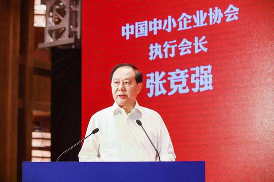 图为中国中小企业协会执行会长张竞强在发布会上致辞. 钟新摄