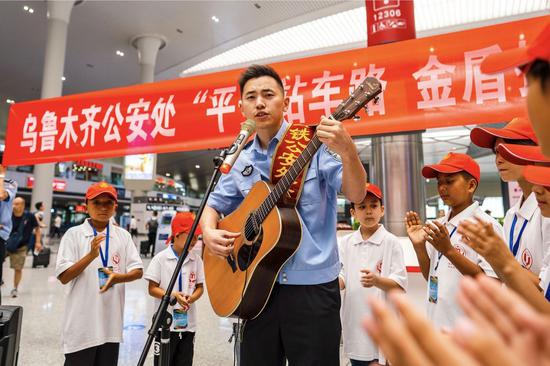 好帥!輕騎兵文藝小分隊這樣宣傳鐵路安全