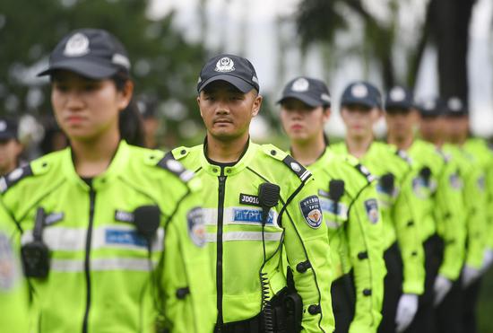 图为:杭州西湖景区交警集结.王刚 摄