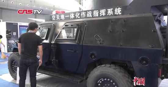 第六届中№国-亚欧「安防博览会:巡检机器人可替警察“巡逻”