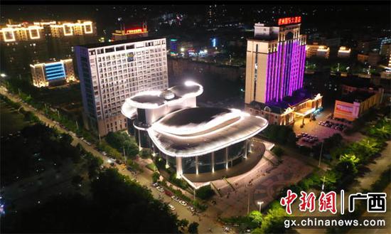 图为横县县城夜景。 图为横县县城夜景。