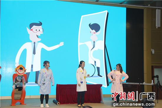 图为比赛现场。 图为比赛现场。