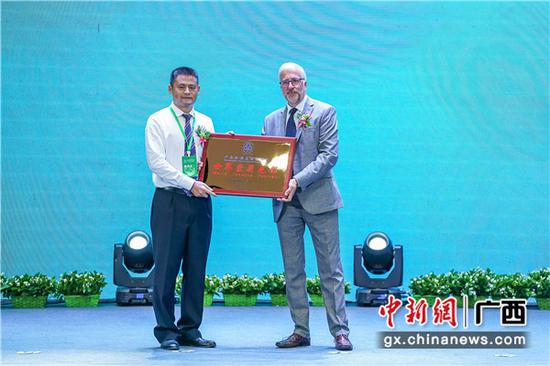 国际花园中心协会(IGCA)名誉会长 纳威尔·斯坦(Neville Stein) 国际花园中心协会(IGCA)名誉会长 纳威尔·斯坦(Neville Stein)