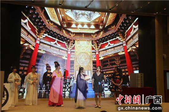 图为比赛现场。 图为比赛现场。