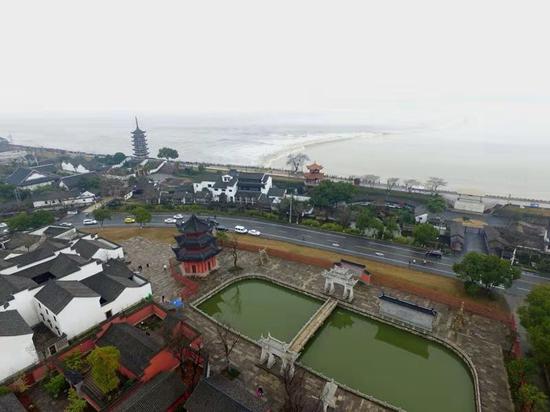 观钱塘海潮品千年人文 浙江海宁盐官观潮节即将启动