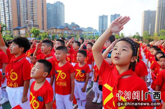 南宁开学第一课：学生与英雄礼赞新中国成立70周年