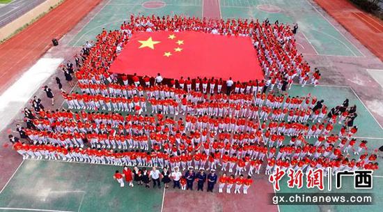 南宁开学第一课：学生与英雄礼赞新中国成立70周年