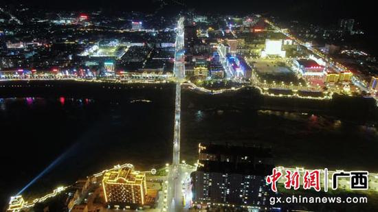图为大化县城夜景。 图为大化县城夜景。