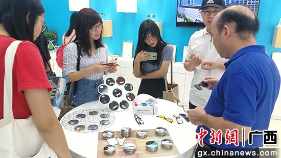 采访团在中马钦州产业园采访。翟李强 摄
