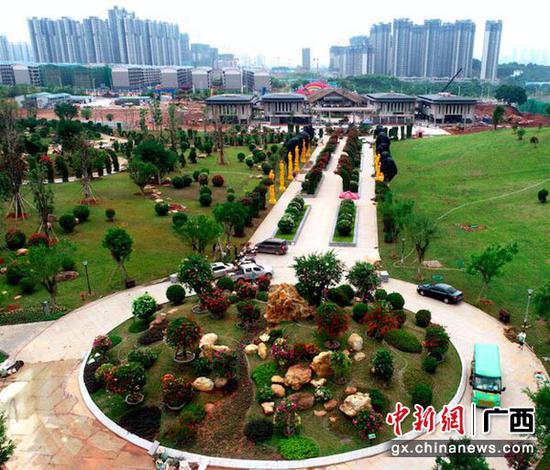 图为青秀山新东区景观-东门中轴线。赖有光 摄 图为青秀山新东区景观-东门中轴线。赖有光 摄