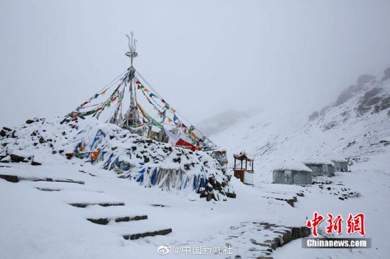 “最美公路”遇上雪景有【漫威宇宙时间线图】多美？随手一拍都是桌面壁纸！