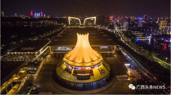 第16届中国—东盟博览会召开在即,南宁会展中心装扮一新。陈冠言 摄 第16届中国—东盟博览会召开在即,南宁会展中心装扮一新。陈冠言 摄