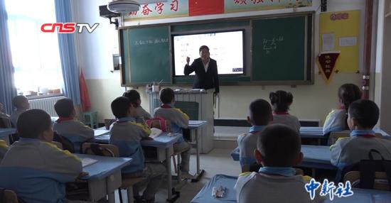 “西部农村小学信息ξ化”项目:让乡村孩子看鳥毛得更远