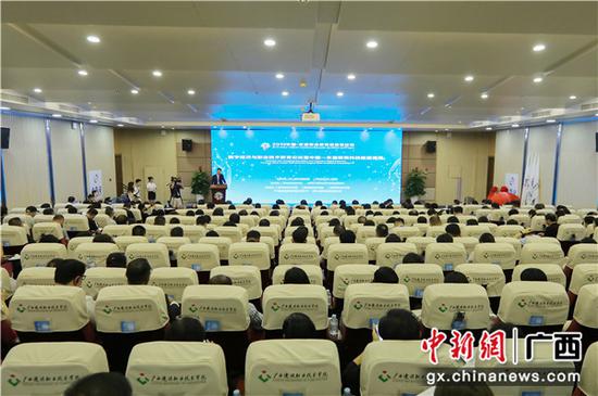 数字经济与职业技术教育论坛现场。黄一峻 摄 数字经济与职业技术教育论坛现场。黄一峻 摄