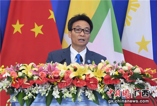 越南副总理武德担在第16届中国—东盟博览会、中国—东盟商务与投资峰会开幕式上发表演讲。 俞靖 摄 越南副总理武德担在第16届中国—东盟博览会、中国—东盟商务与投资峰会开幕式上发表演讲。 俞靖 摄