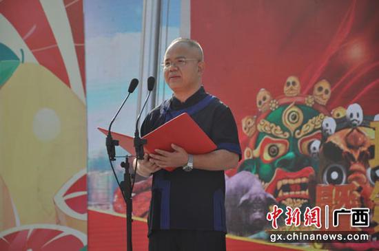 图为环江毛南族自治县县委书记黄荣彪致辞。张林霞 摄 图为环江毛南族自治县县委书记黄荣彪致辞。张林霞 摄