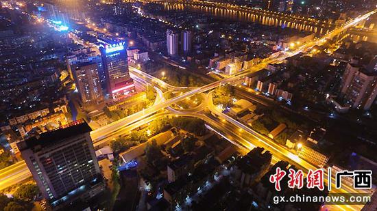 荣获中国鲁班奖的潭中桥。