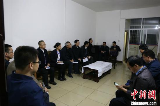 图为救援指挥部召开紧急会议 林浩 摄 图为救援指挥部召开紧急会议 林浩 摄