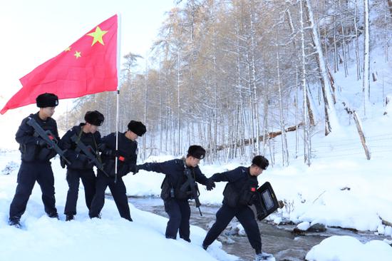 新疆青河:踏雪巡边保稳定
