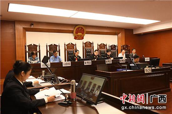 图为庭审现场。陈晓蓓 摄 图为庭审现场。陈晓蓓 摄