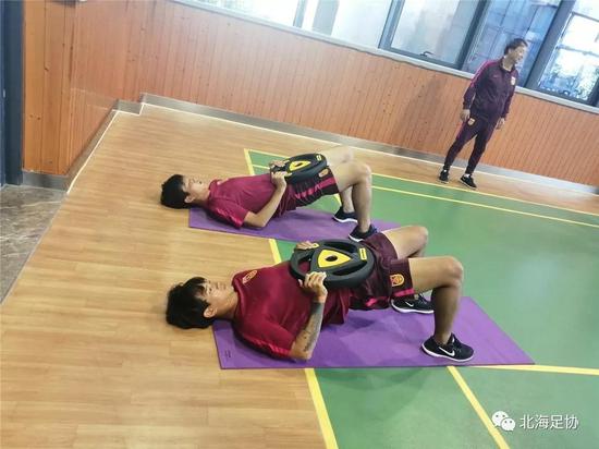 李国权、龙子望在积极训练备战。 李国权、龙子望在积极训练备战。