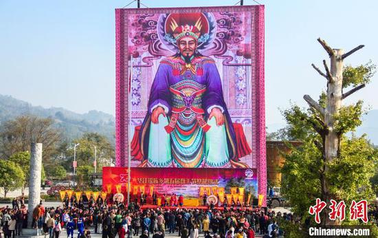 11月12日,广西兴安县华江瑶族乡盘王节祭祀活动。 杨宗盛 摄 11月12日,广西兴安县华江瑶族乡盘王节祭祀活动。 杨宗盛 摄