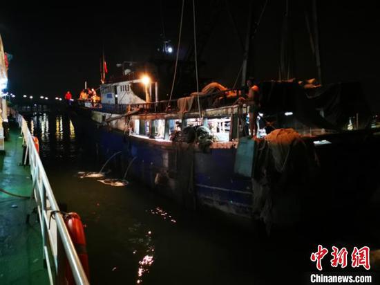 图为涉案拖螺船 牙文豪 摄 图为涉案拖螺船 牙文豪 摄