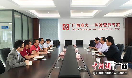 图为开发区领导在企业走访。<strong>三分时时彩哪里看开奖结果直播室</strong> 图为开发区领导在企业走访。
