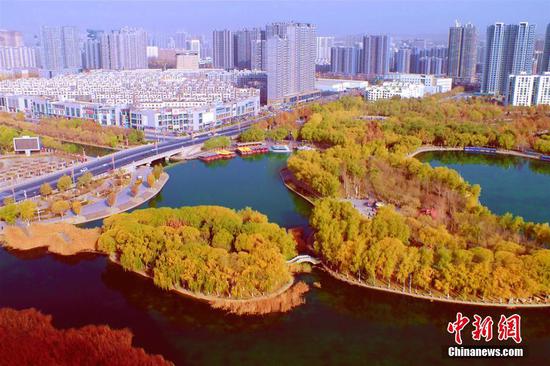新疆库尔勒梨香湖初冬美景迷人