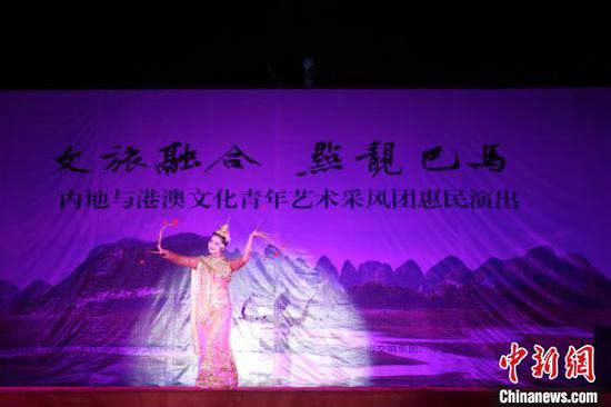 图为中国东方演艺集团有限公司翟娅琴表演泰国舞《祝福》。林浩 摄 图为中国东方演艺集团有限公司翟娅琴表演泰国舞《祝福》。林浩 摄