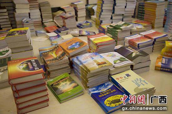 图为警方查获的“全能神”邪教宣传资料。警方供图 图为警方查获的“全能神”邪教宣传资料。警方供图