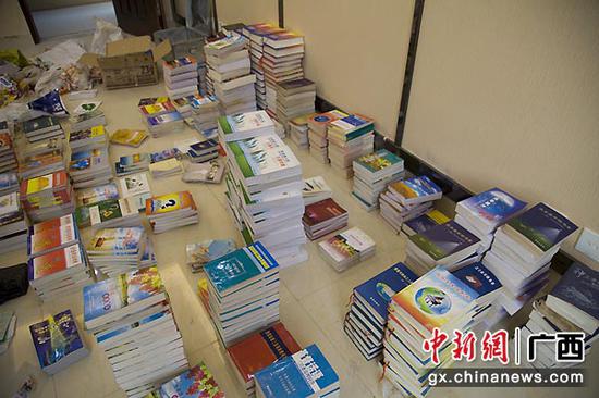 图为警方查获的“全能神”邪教宣传资料。警方供图 图为警方查获的“全能神”邪教宣传资料。警方供图