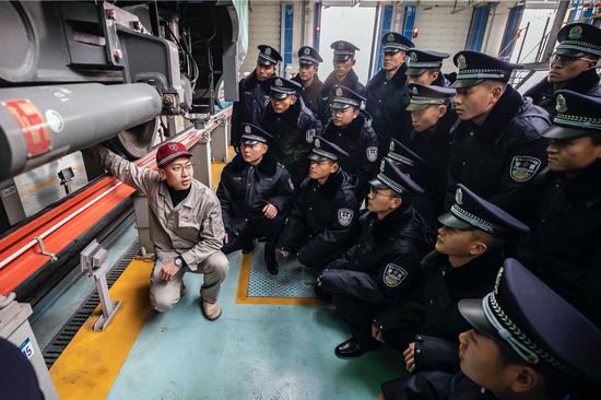 乌鲁木齐铁路新警实践学本领