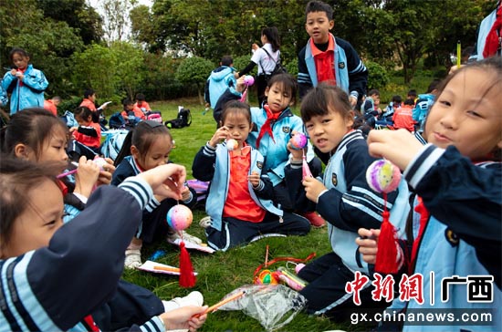 图为骆越历史文化研学旅行活动现场