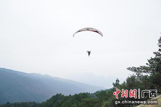 图为赛事现场。陈冠言 摄 图为赛事现场。陈冠言 摄