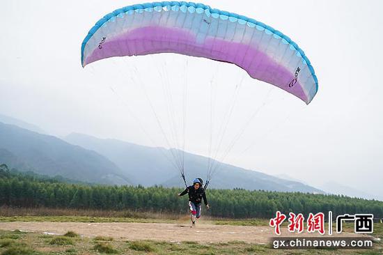 图为赛事现场。陈冠言 摄 图为赛事现场。陈冠言 摄
