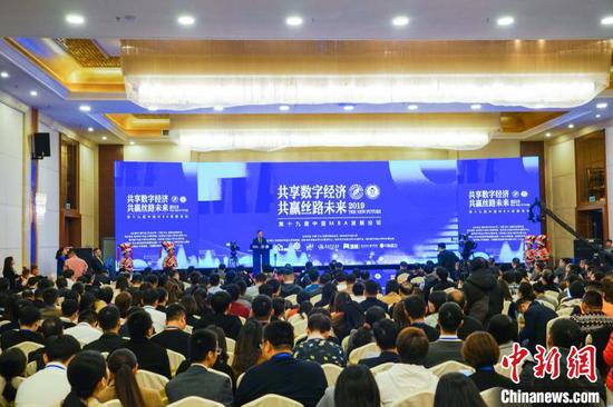 图为第十九届中国MBA发展论坛在广西桂林市召开。 唐梦宪 摄 图为第十九届中国MBA发展论坛在广西桂林市召开。 唐梦宪 摄