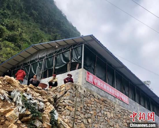养殖产业方面,大唐广西公司帮扶两村建设31个养殖扶贫车间,用来养殖七百弄鸡、肉鸽、努比亚羊、七百弄羊和肉牛。魏晞 摄 养殖产业方面,大唐广西公司帮扶两村建设31个养殖扶贫车间,用来养殖七百弄鸡、肉鸽、努比亚羊、七百弄羊和肉牛。魏晞 摄