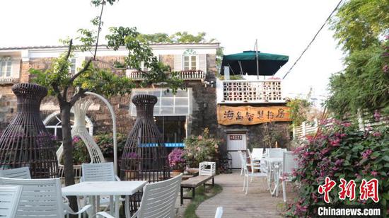 图为位于广西北海市涠洲岛的智慧书房。北海市图书馆供图 图为位于广西北海市涠洲岛的智慧书房。北海市图书馆供图