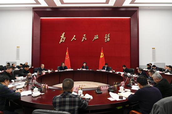 12月3日,省委副书记、省长谌贻琴主持召开经济形势专家和企业家座谈会,图为座谈会现场。 张丽 摄