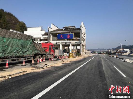 大龙拆除后。 李华平 摄 大龙拆除后。 李华平 摄