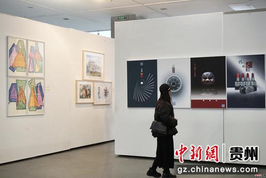 2019貴陽學院美術學院教師作品展在貴陽美術館開展 李婧 攝 2019貴陽學院美術學院教師作品展在貴陽美術館開展 李婧 攝
