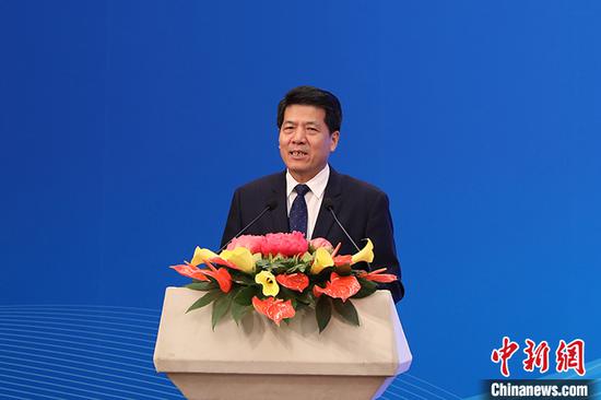 图为中国政府欧亚事务特别代表李辉致辞。 中新社记者 蒋启明 摄 图为中国政府欧亚事务特别代表李辉致辞。 中新社记者 蒋启明 摄